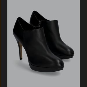 Vince Camuto Elvin Stiletto Leather Bootie in Black (Size 10)